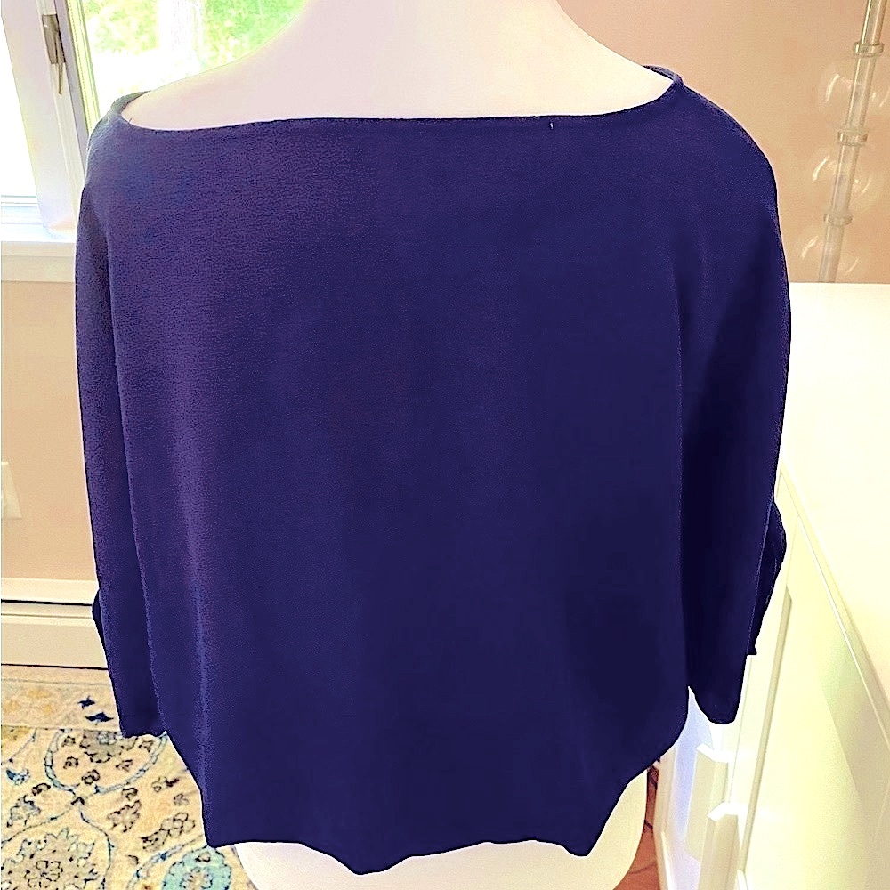 Navy blue Micheal by Micheal Kors loose mid sleeve top.
